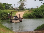 Faehrfahrt ueber den Belize River.