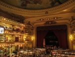 Ein altes Theater wurde zum Buchladen umfunktioniert.