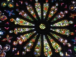Glaskunst in der Iglesia de los Votos Nacionales